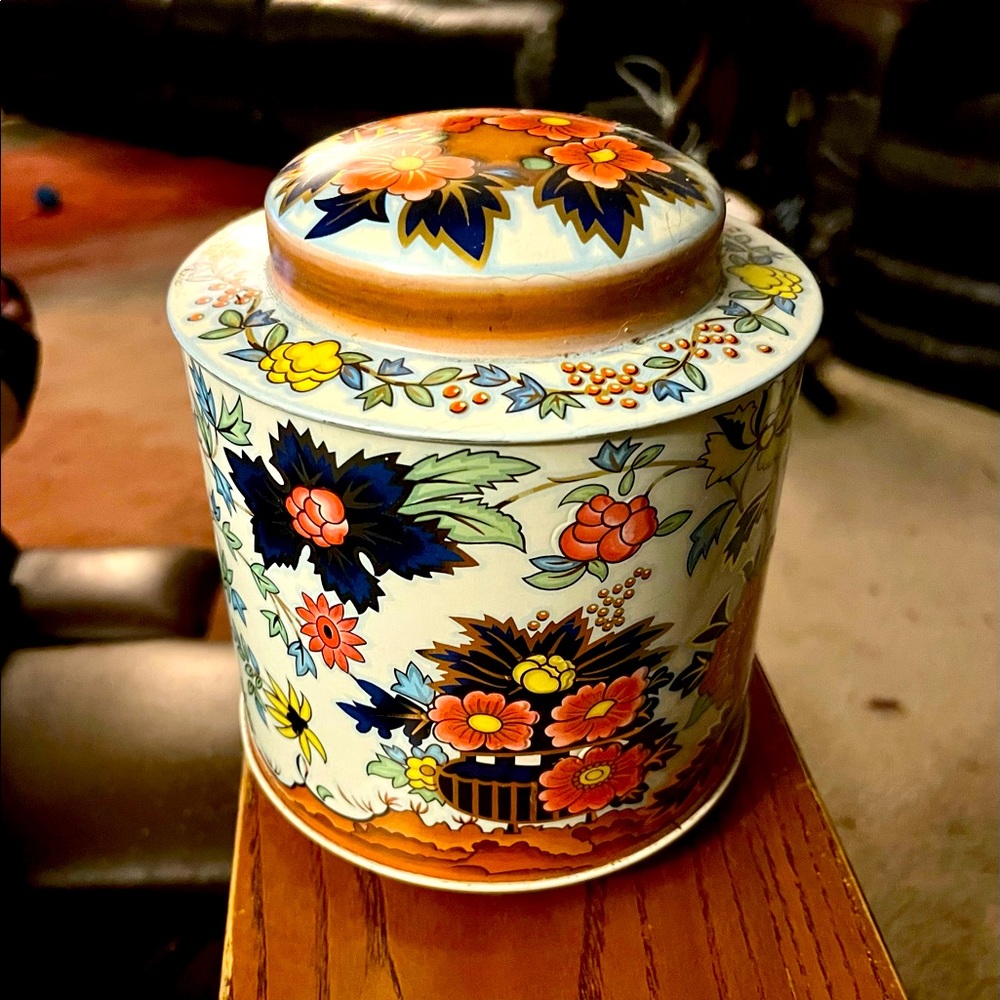English Tea Tin- Vintage